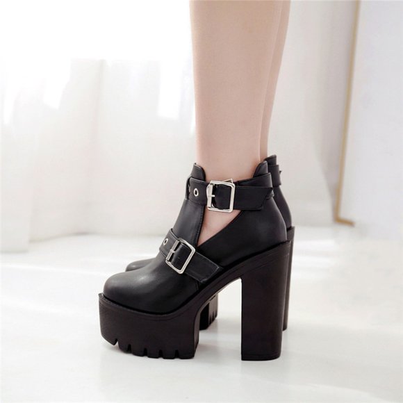 ISO: platform heels with grommets and buckles - Picture 5 of 6